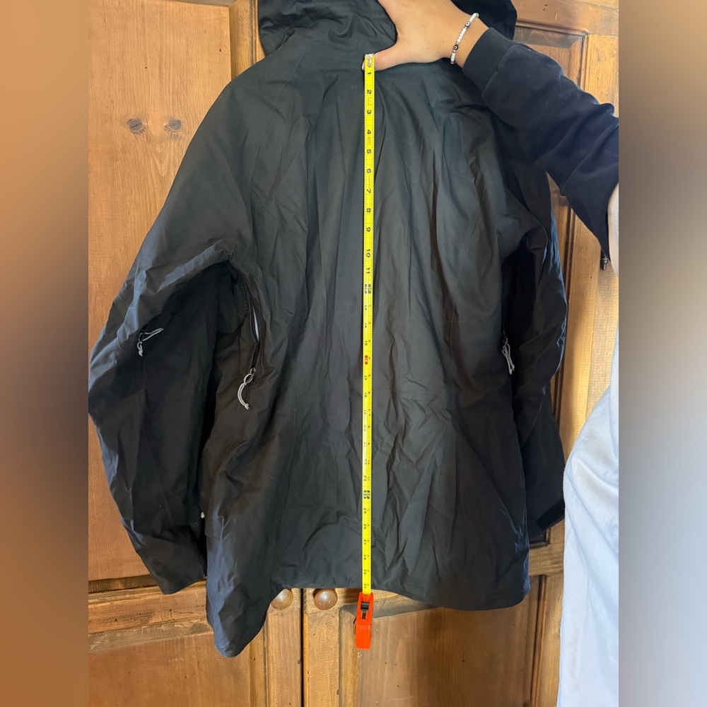 Patagonia Women’s Insulated Ski Jacket - Picture 14 of 15
